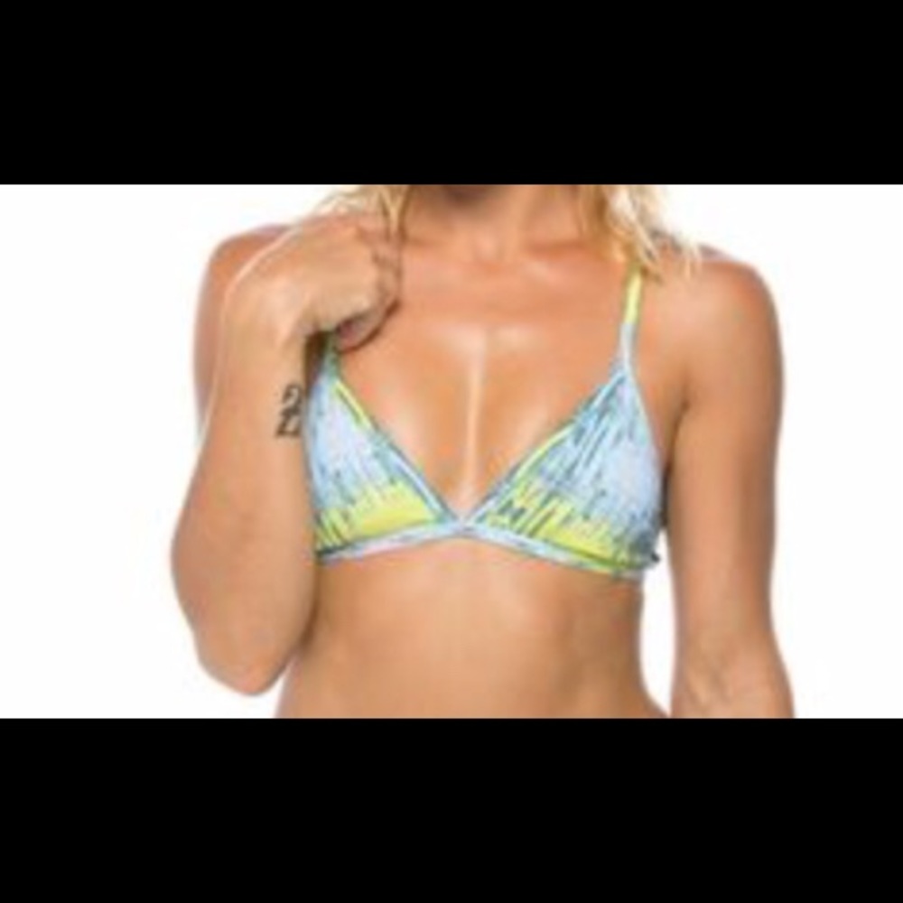Triangle Fiji print jolyn